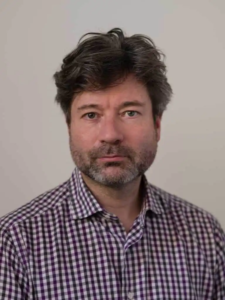Portrait d'un homme mûr avec une barbe.