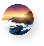 Coucher de soleil sur la mer, rochers.